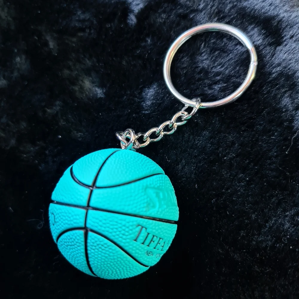 Tiffany & Co Spalding keyring 🩷 - Picture 3 of 7